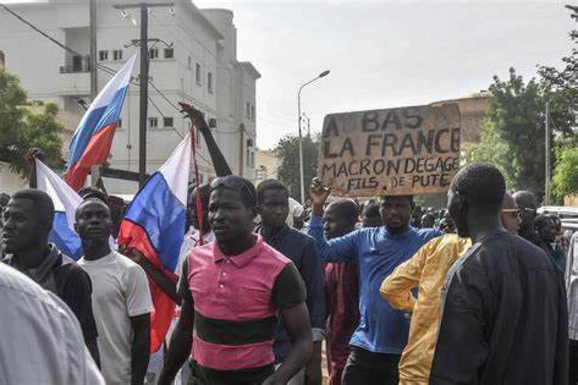 La France ferme son ambassade au Niger 